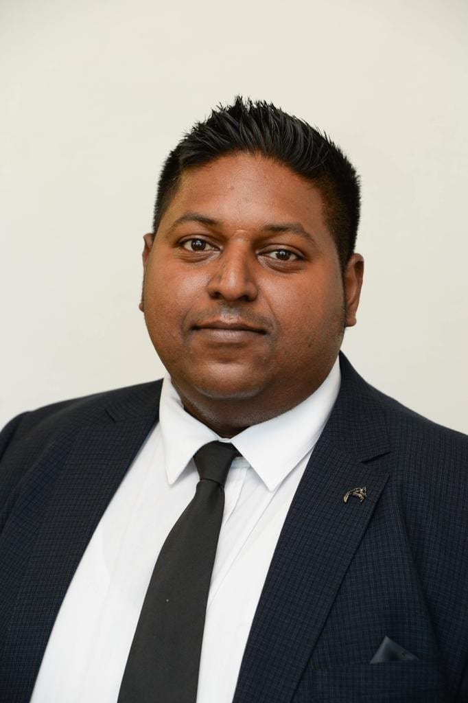 Portrait of Dr Dharshen Naicker, orthopaedic surgeon